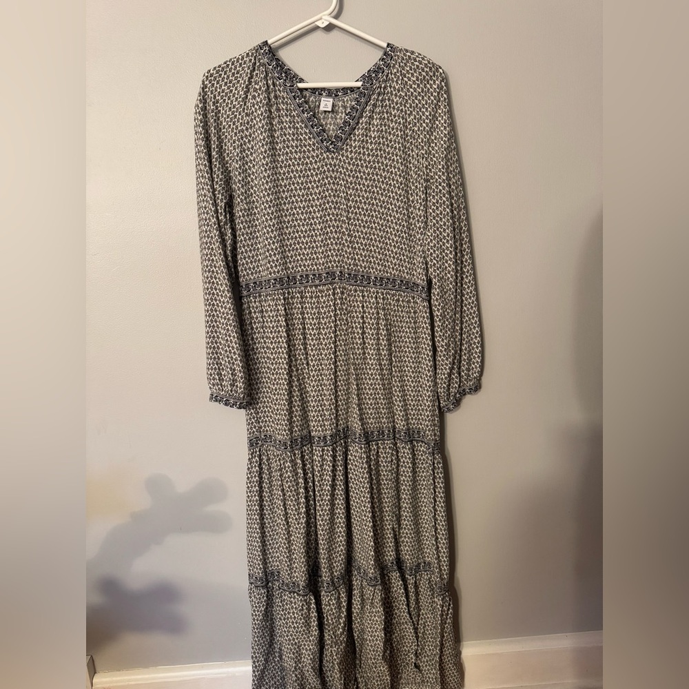 Floor length b&w patterned dress